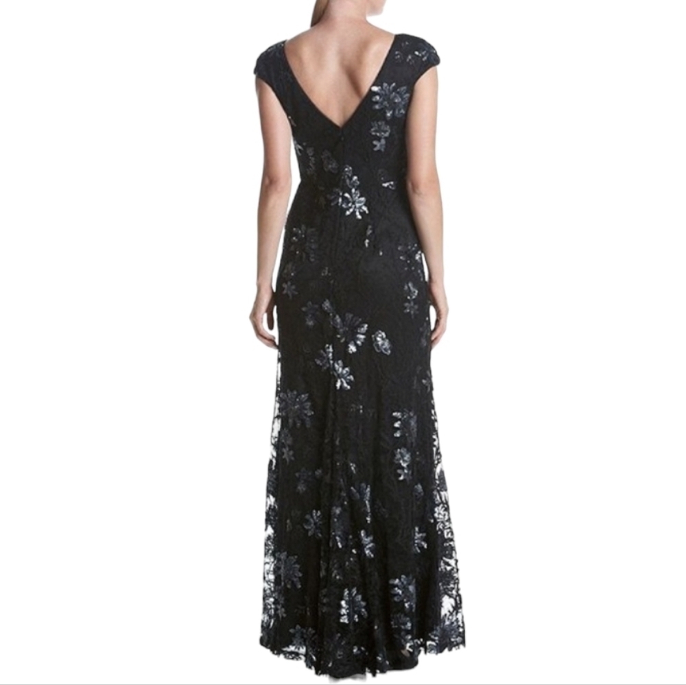 Vera Wang Black Sequin Long Evening Gown Size 4